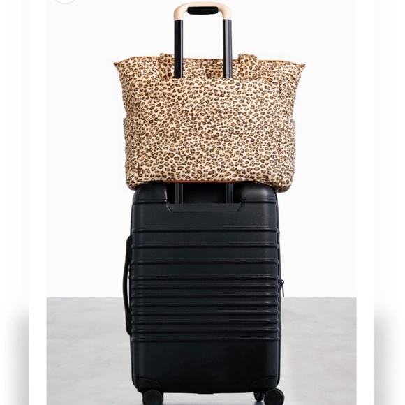 NWT BÉIS / Beis x Elsa Hosk Cream Brown Quilted Tote Bag Wild Child - Picture 7 of 14